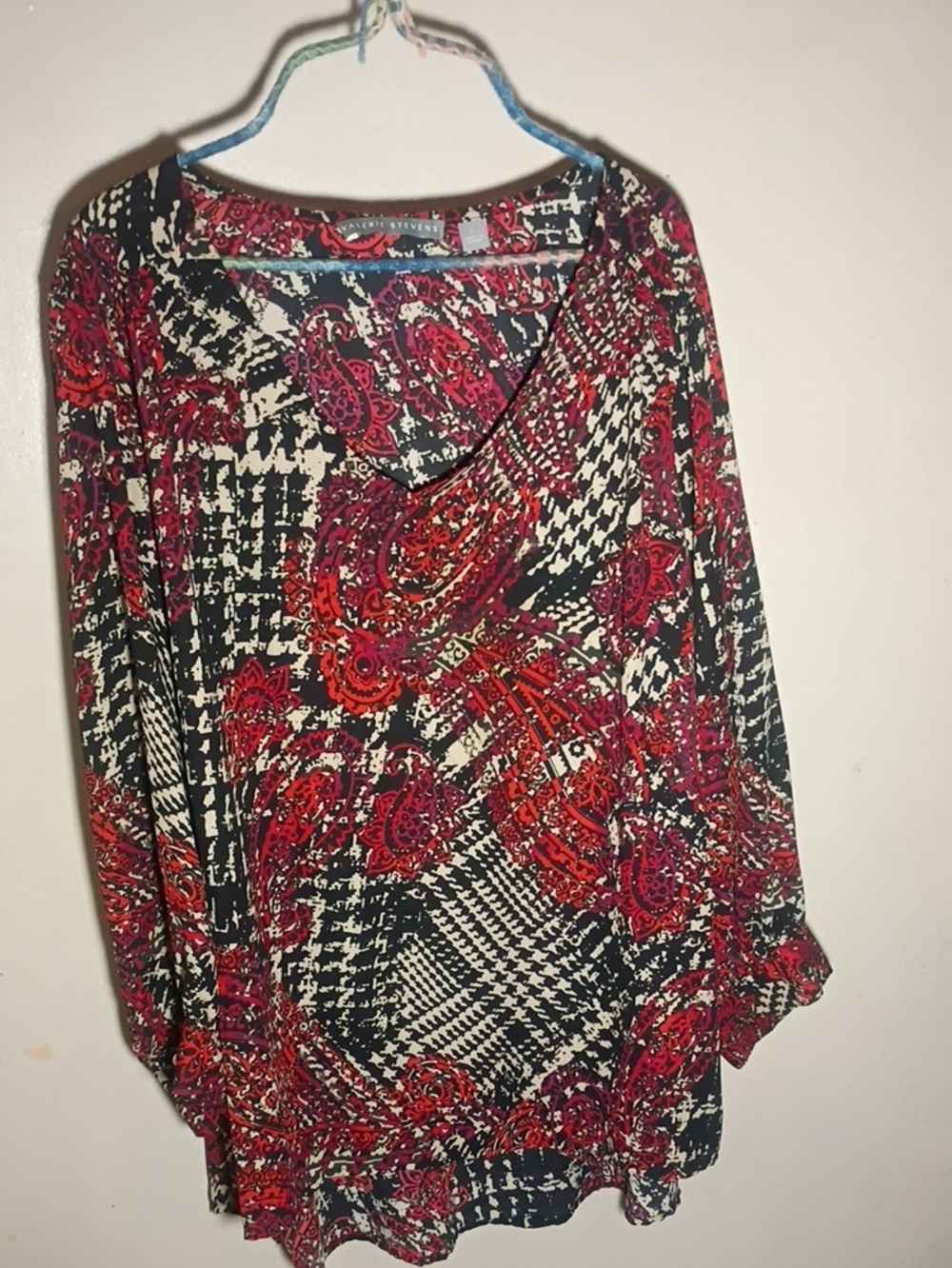 Valerie Stevens Black, Red & Pink Paisley V-Neck Tunic Top